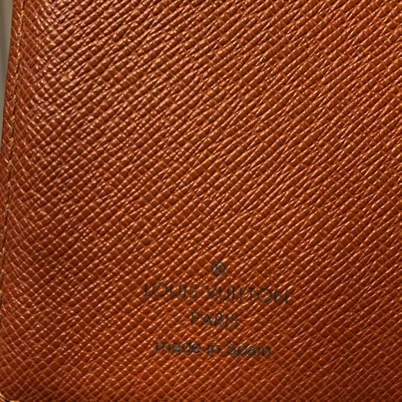 Louis Vuitton Monogrammed Agenda/Credit Card Holder - Picture 9 of 9